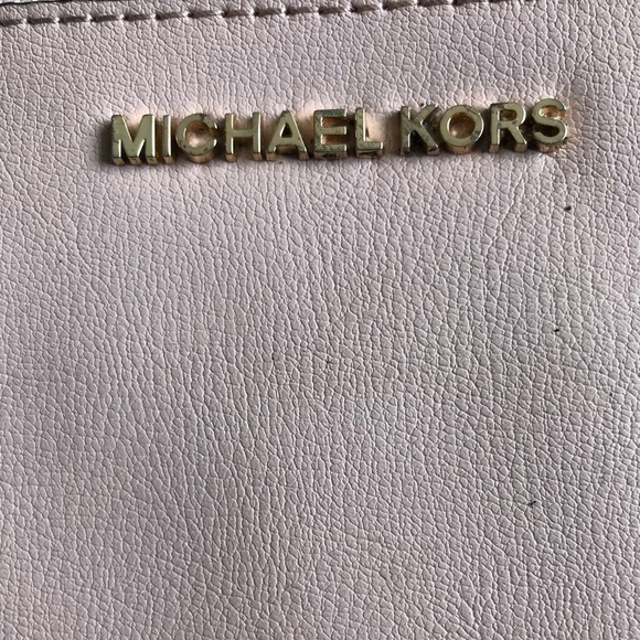 Micheal Kors Blush Wristlet - Picture 5 of 7
